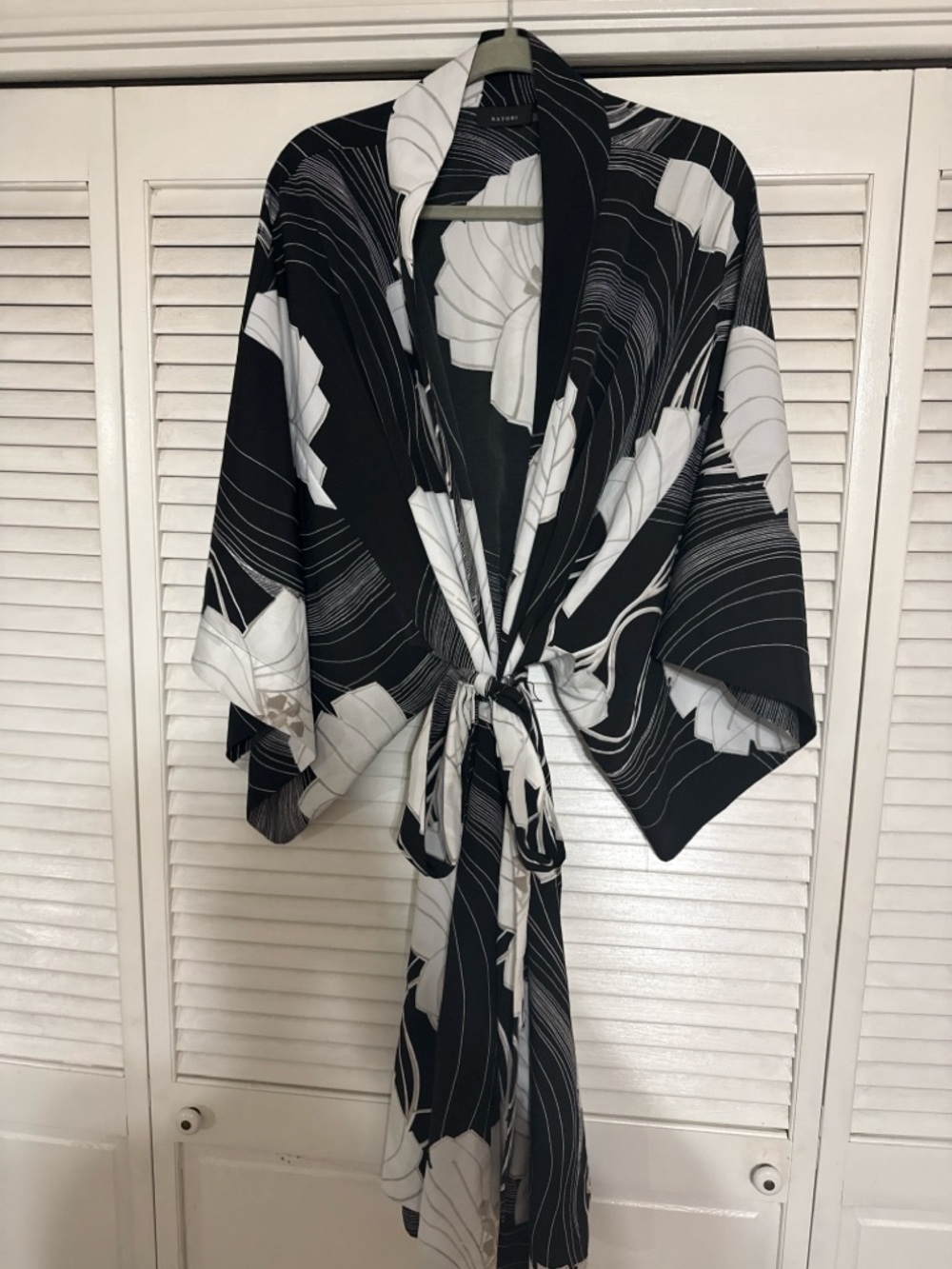 Natori Black and White Floral-Striped Kimono Jacket